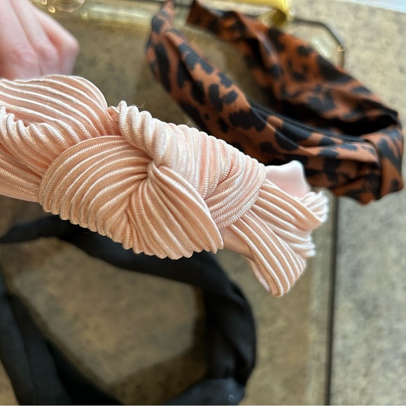 Headband Lot, Knotted Top, Light Pink, Cheetah Print, Black - Picture 3 of 5